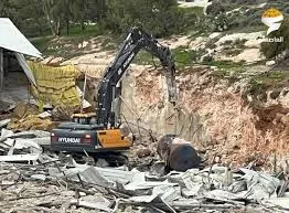 الاحتلال يهدم منازل وغرفة زراعية في مناطق بالضفة